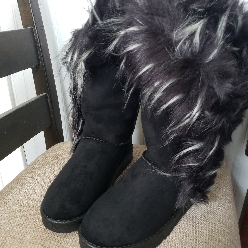 Black puffy 👢